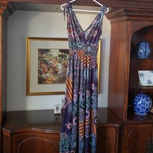 Beautiful V-neck maxi dress